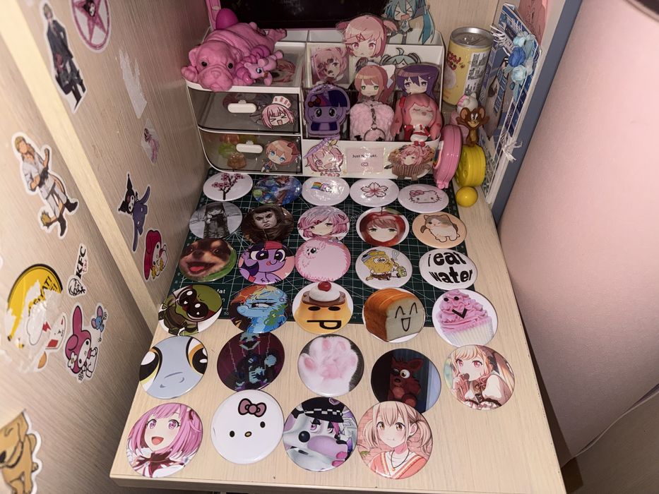 Продажа индивидуальных значков.