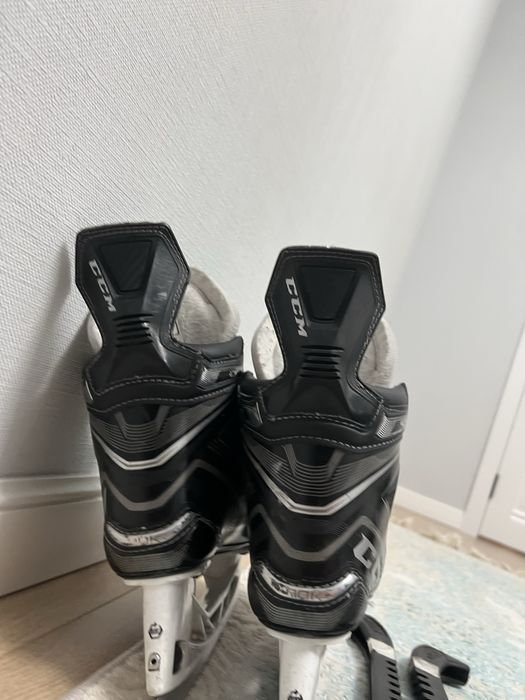 Коньки хоккейные ССМ