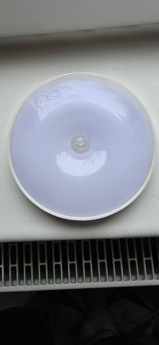 Lampa de veghe cu senzor de miscare . Incarcare cablu usb