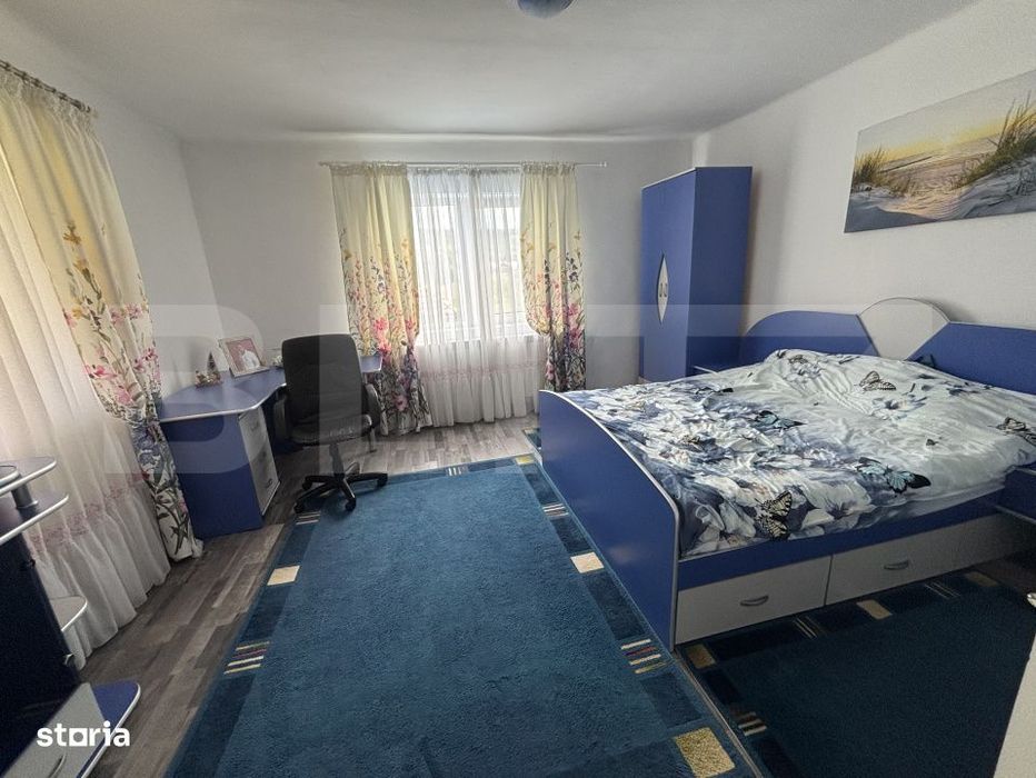 Casa de vanzare, cu panouri fotovoltaice, si 10 ari de teren.