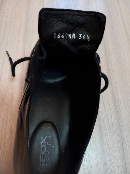 Pantofi Geox Respira   din piele lăcuită.