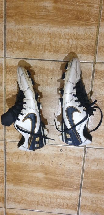 Продавам Бутонки NT90