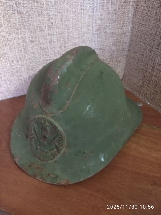 Каска пожарника .