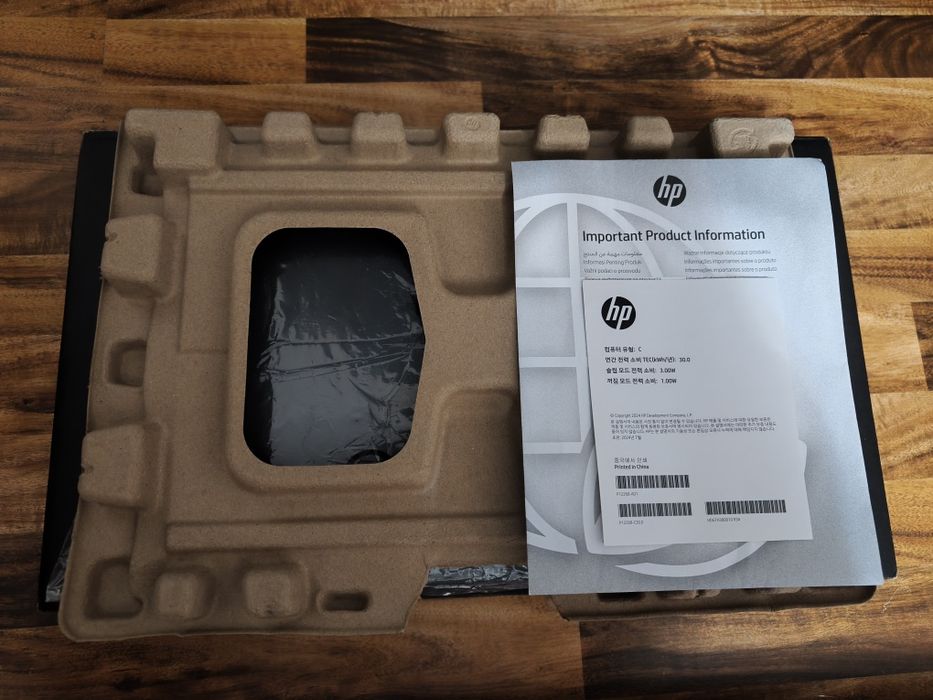 Ryzen9 8945hs/rtx4060 8gb/16gb ddr5/512gb ssd/HP victus.