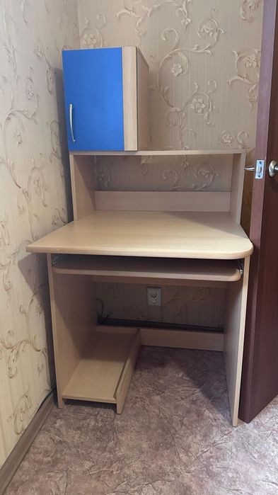 Стол компьютерный