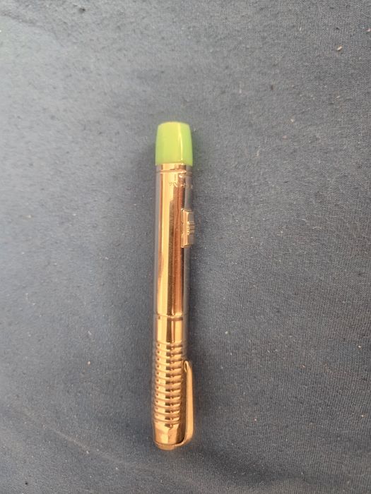 Lanternă tip stilou China, cu bec lupă, din perioada anilor 1980 !