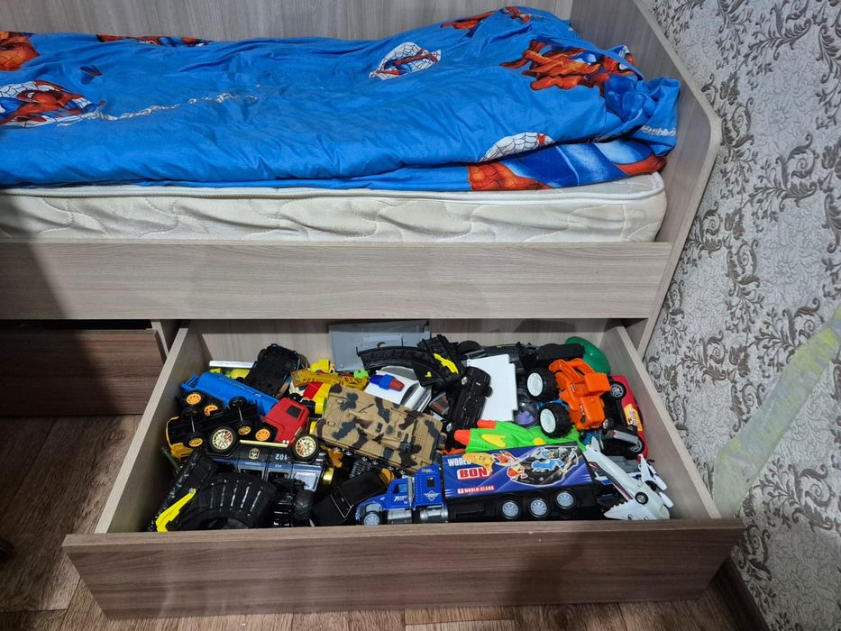 Продам кровать детскую