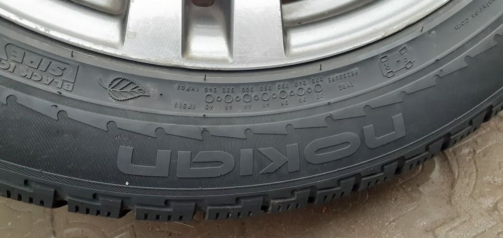 Продам комплект зимней резины (липучка)