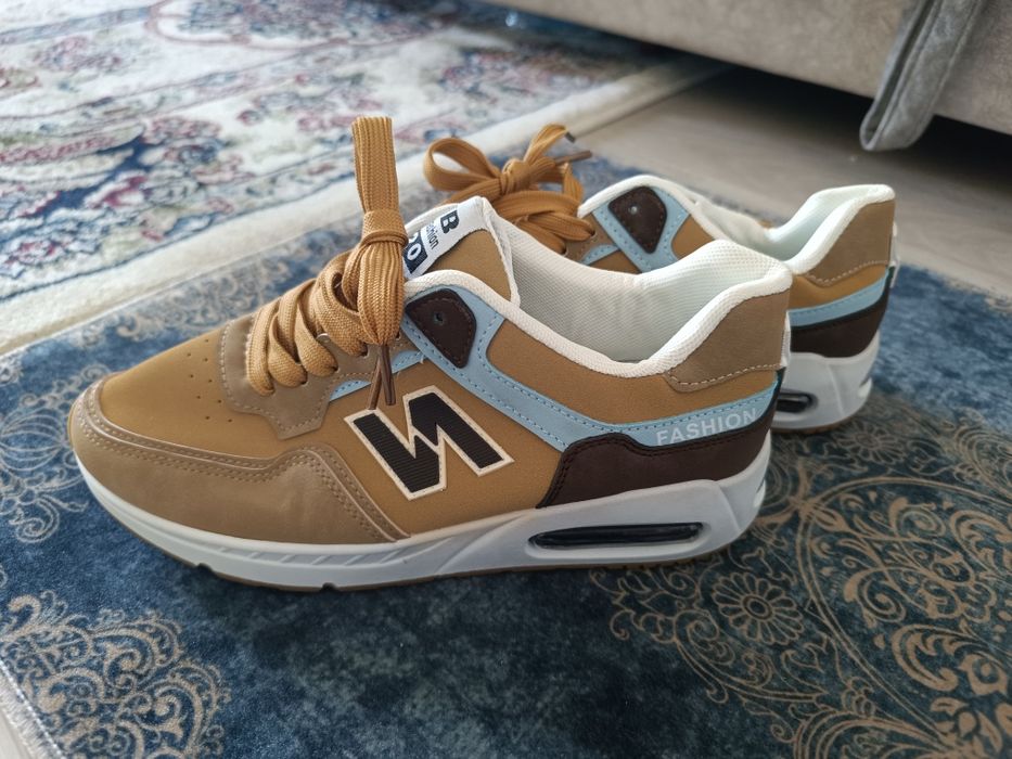 Универсальные кроссовки 39 размера, унисекс