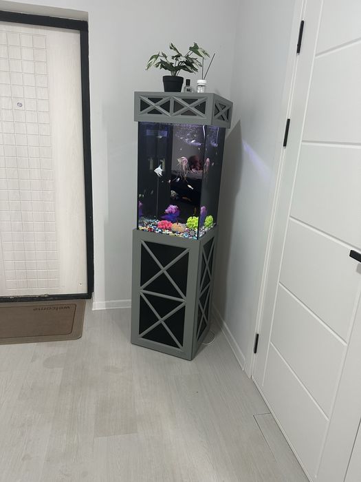 Akvarium 120 litr sotiladi!