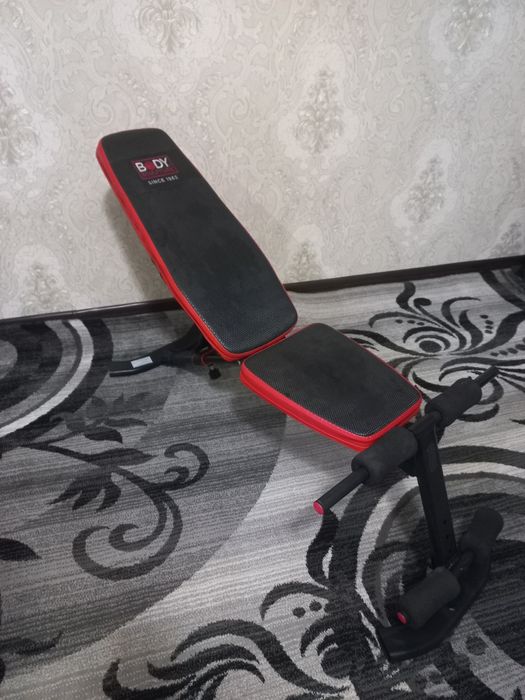 Скамья для жима и гантели