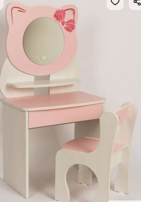 Продам новый детский столик с зеркалом и стульчиком