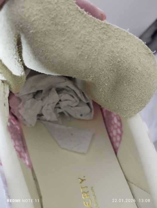 Продам кроссовки adidas