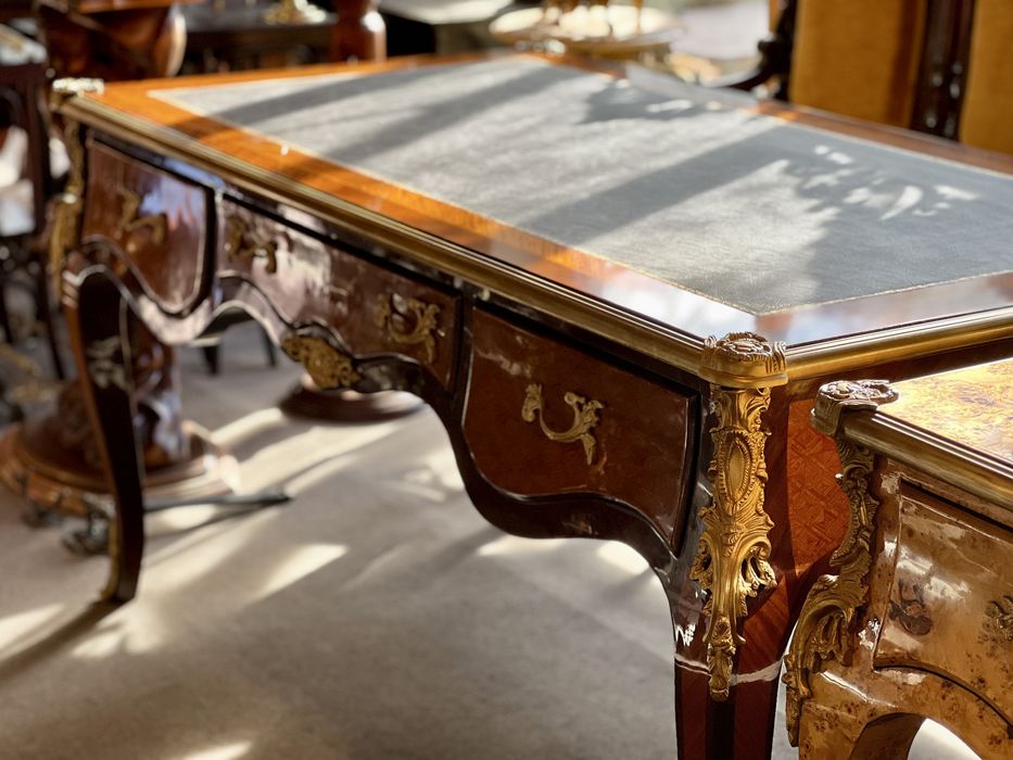 Birou stil Louis XV , furniruit ,elemente bronz, piesă deosebită
