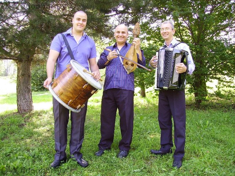 Оркестър за вземане на кума и извеждане на булката. Музика на живо за
