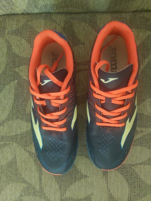 Mаратонски за футбол за изкуствено игрище Joma и маратонки Diadоra