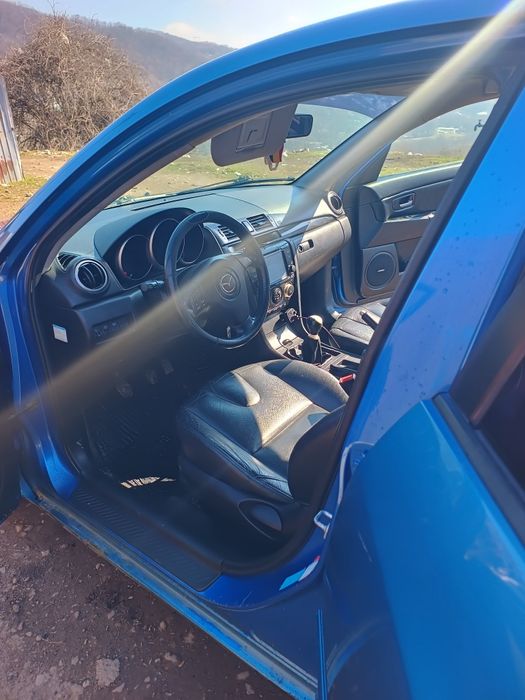 Vând mașina mazda3