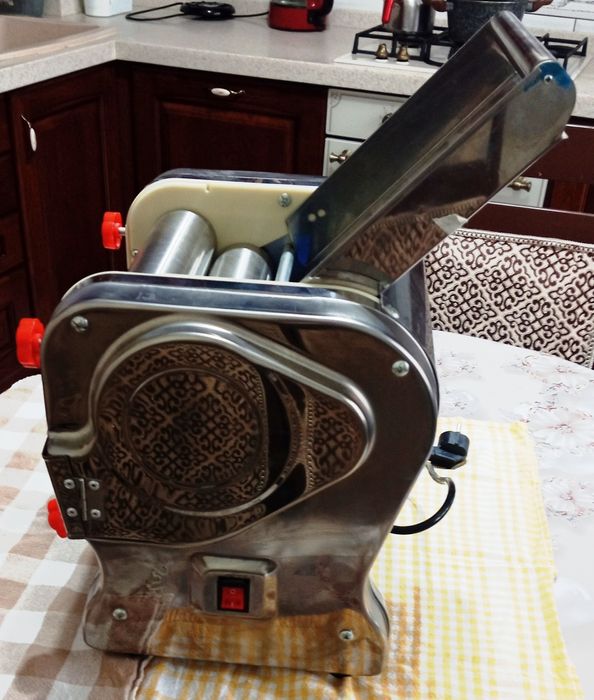 Тестомесильная машина