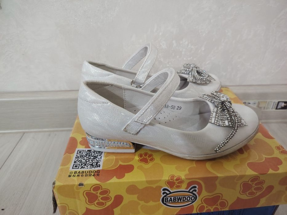 Туфли на девочку р 29