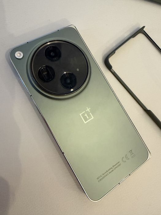 Oneplus Open 16 GB RAM 512 GB spatiu