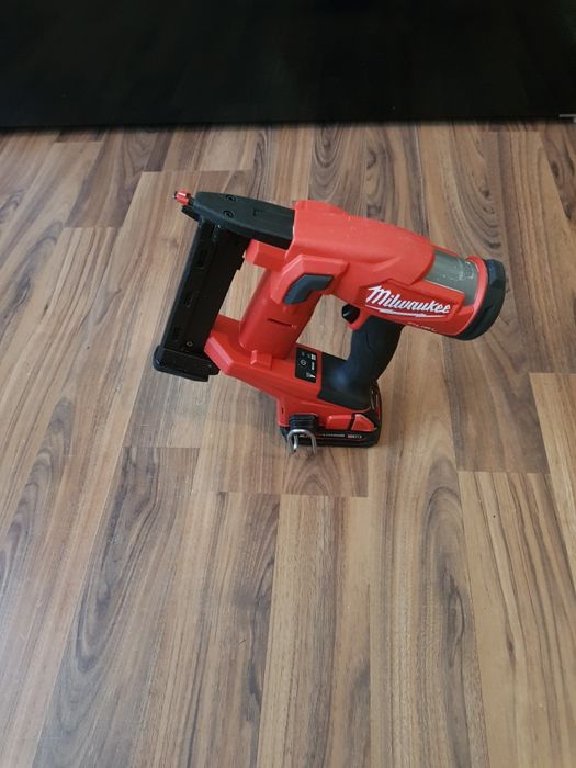 Pistol de capse Milwaukee M18 FNCS18GS