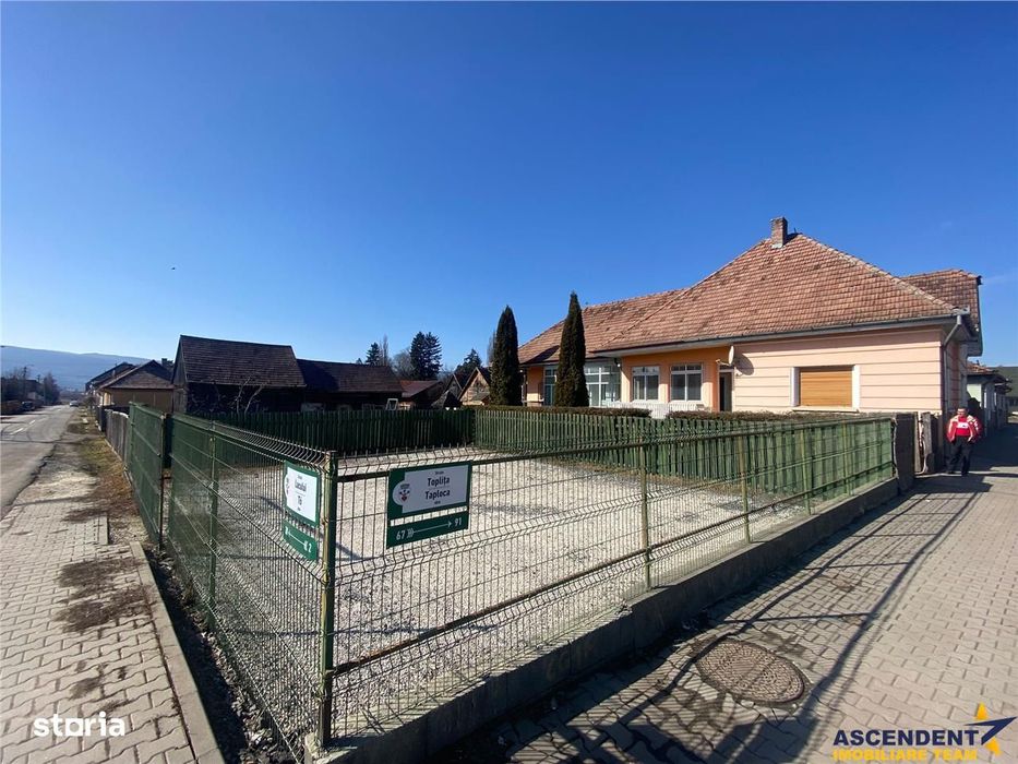 TUR 3D!In areal apreciabil,particulara casa cu 680 mp teren,Miercurea