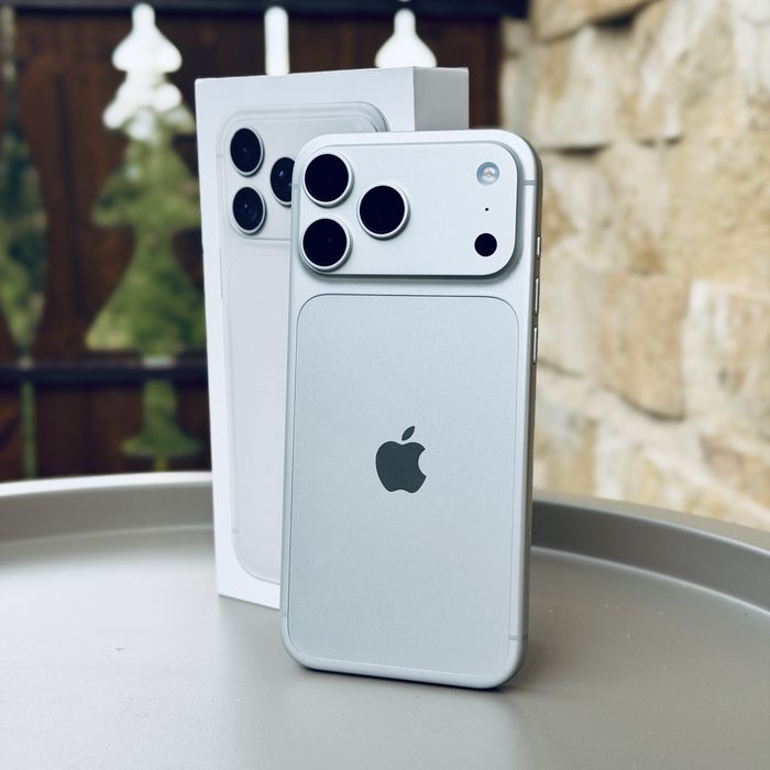 iPhone 18 Pro Max 256GB Silver ca Nou Sim Fizic Neverlocked  Alb