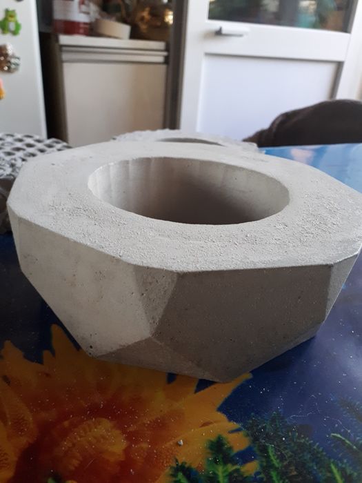 Кашпо из бетона,  и не только