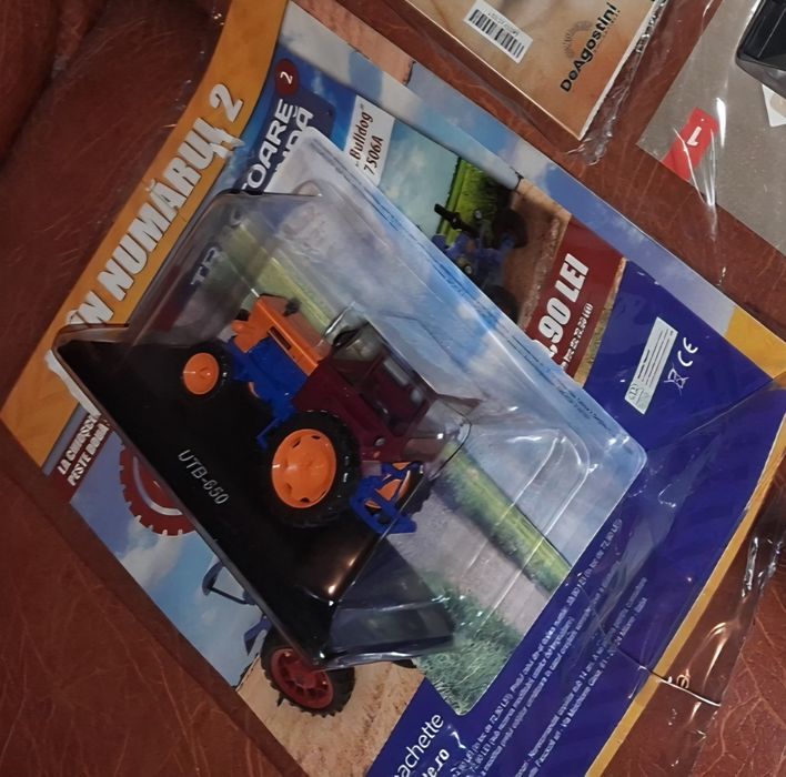 Macheta noua tractor UTB 650, scara 1:43 + revista