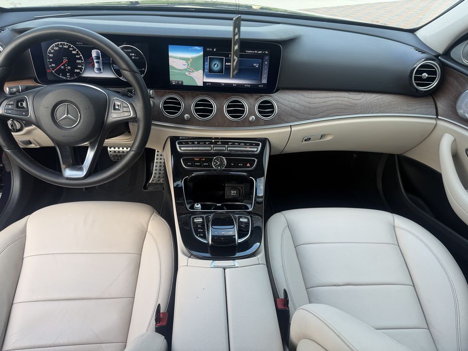 Mercedes Benz - E Class 220D - 2016 - W213