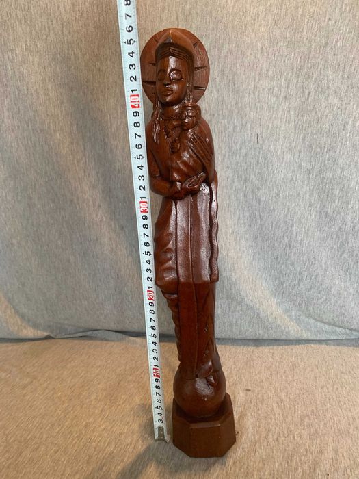 скулптура от резбовано дърво – Дева Мария с младенеца