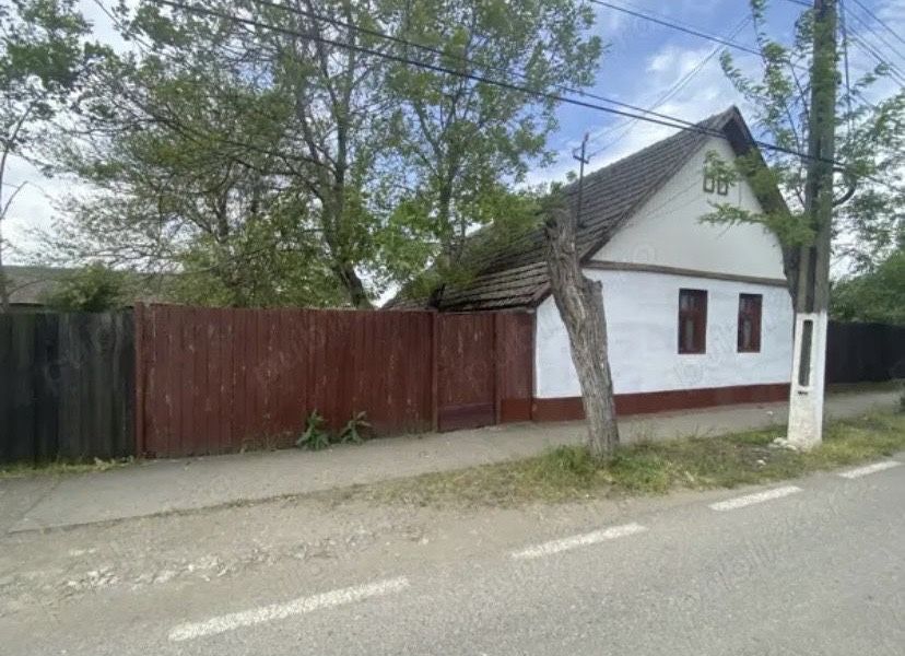 De vânzare: Teren intravilan CU casă – Zimandu Nou, zonă centrală