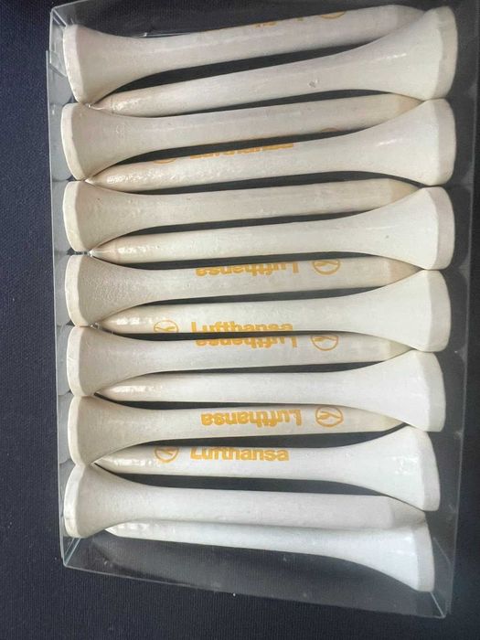 Голф пинове (tees) с логото на Lufthansa