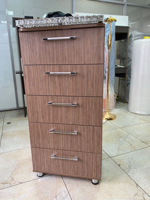 Комоды с витрины