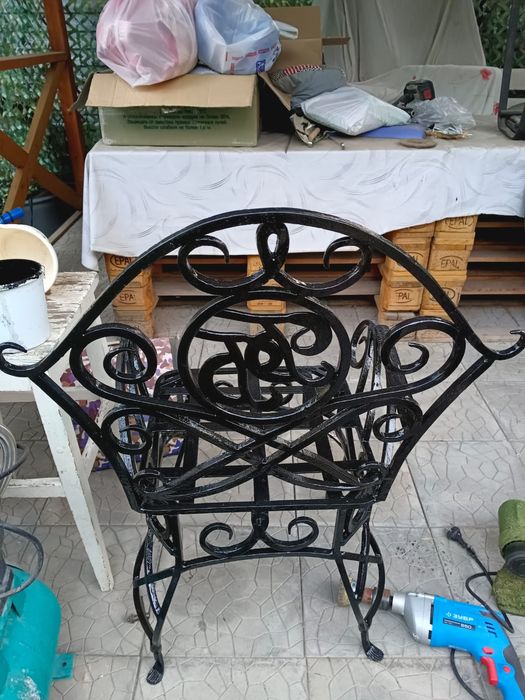 Продам кованые стулья