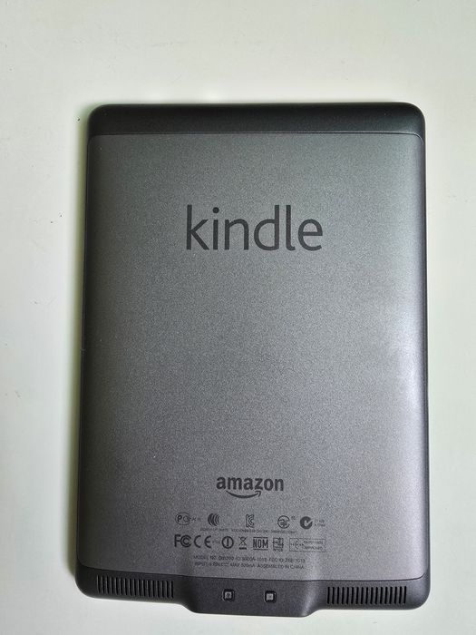 Kindle Touch cu peste 640 cărți