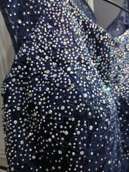 Продаю вечерное платья с камнями Б/У размер 42, форма рыбалки
