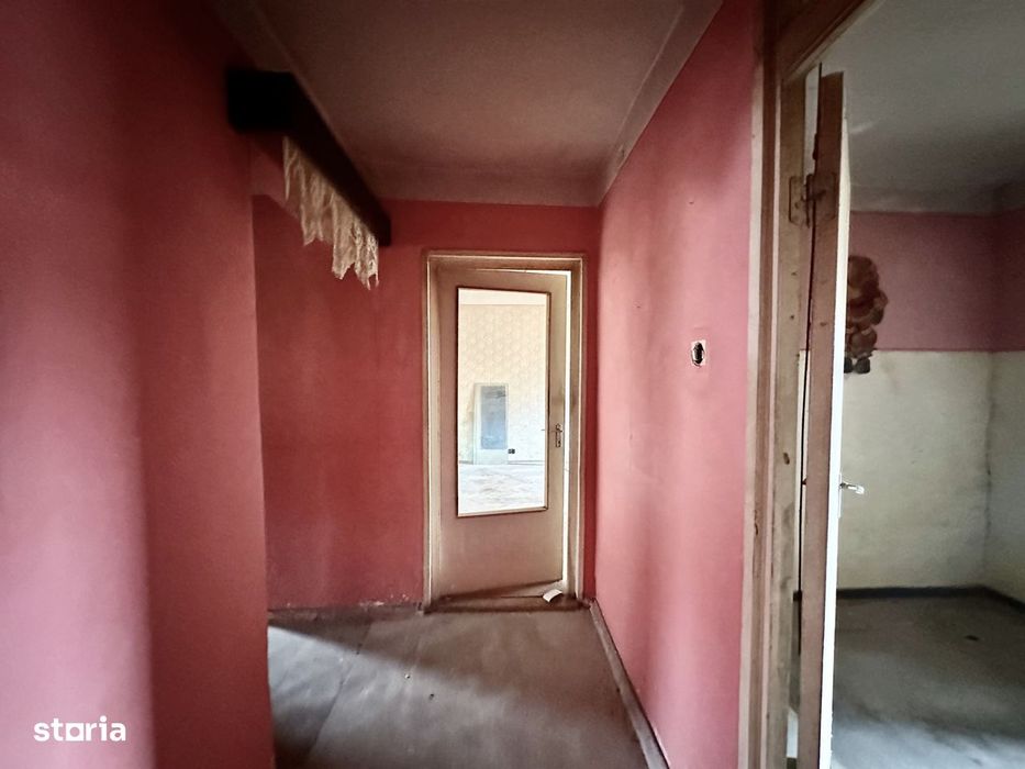 Apartament decomandat cu 3 camere si potential excelent – Zona Soare