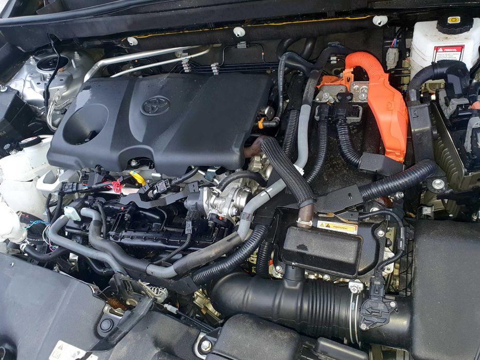 Toyota RAV4 Hybrid, 4x4, an fabricatie 2024, 2200 km - avariat
