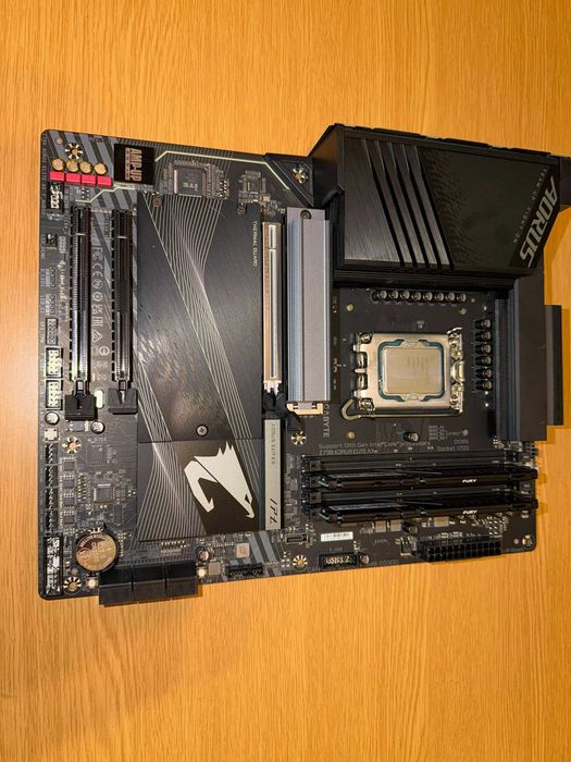 Placa de baza GIGABYTE Z790 AORUS ELITE AX cu procesor Intel Core i9 13900k 3Ghz+32gb ddr5 Kingston 5200Mhz