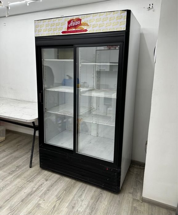 Продаётся Холодильник витринный