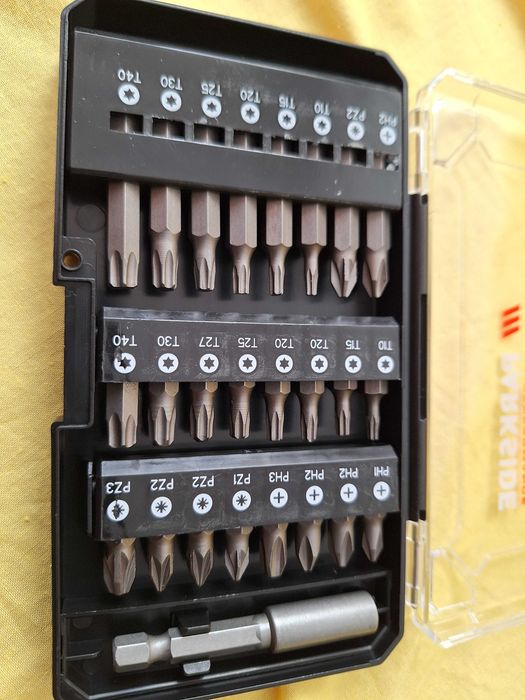 Set de 24 biti inclusiv accesoriu fixare biti in bormasina  Fabricate in Germania
