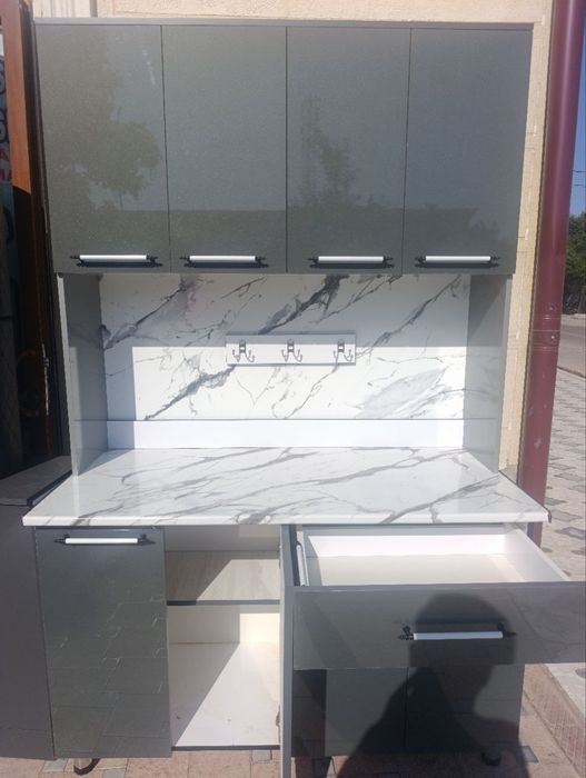 Kuxni mebel sotiladi  ustanofka bepul