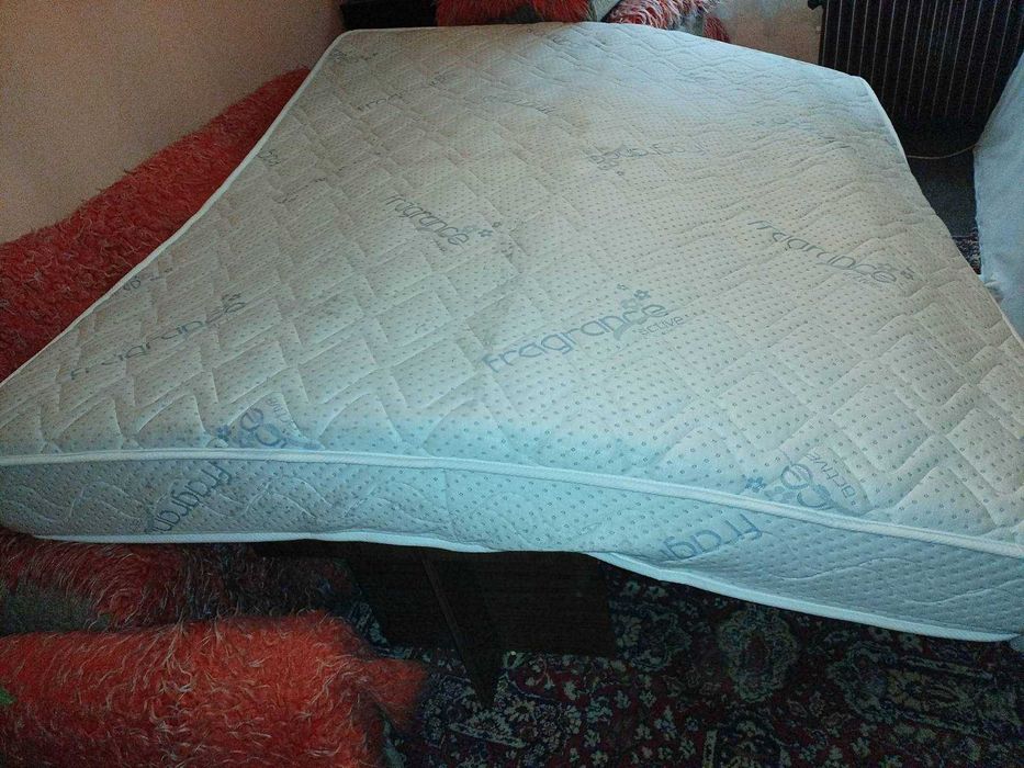 Продавам комплект спалня