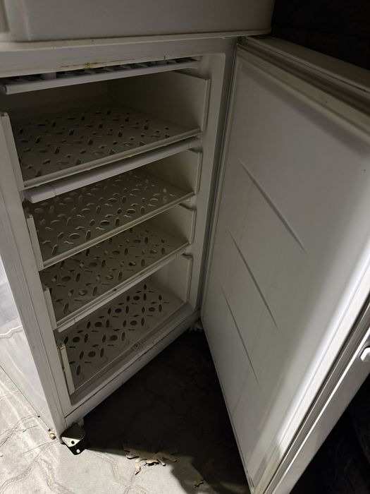 Холодильник плюс два пылесоса