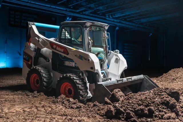 Аренда|услуги мини погрузчика Бопкат bobcat АНТ МКСМ