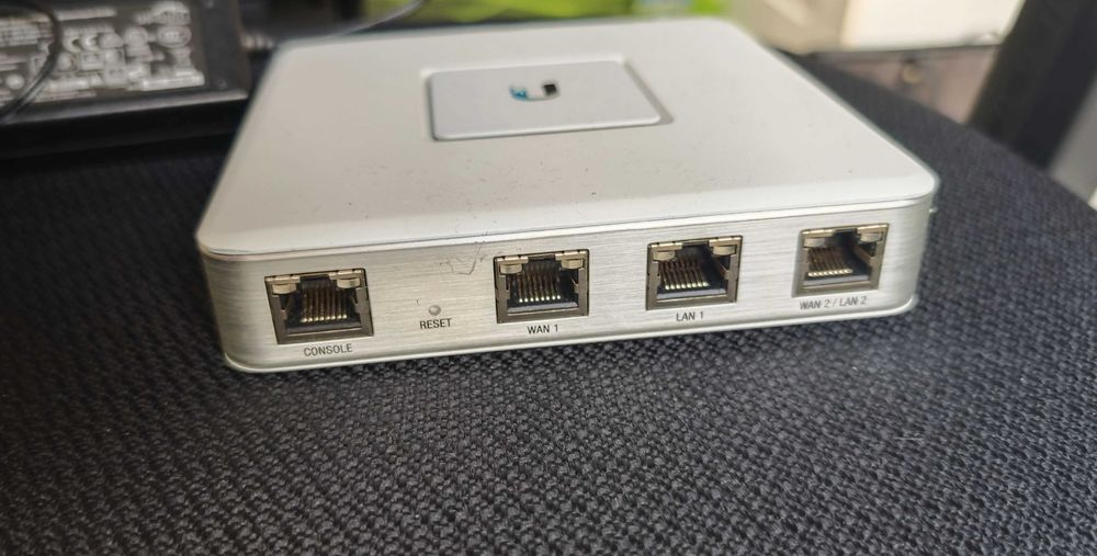 Ubiquiti UniFi USG рутер и security gateway