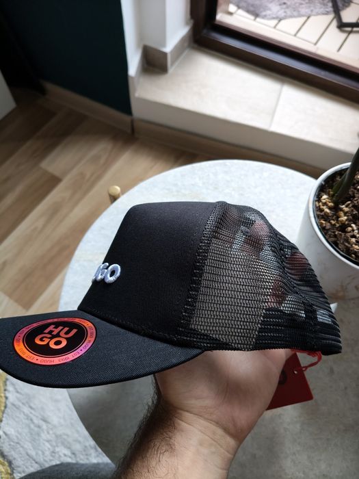 Hugo Marsel trucker șapcă cu plasa unisex culoare negru cu logo alb mărime OS noua originala