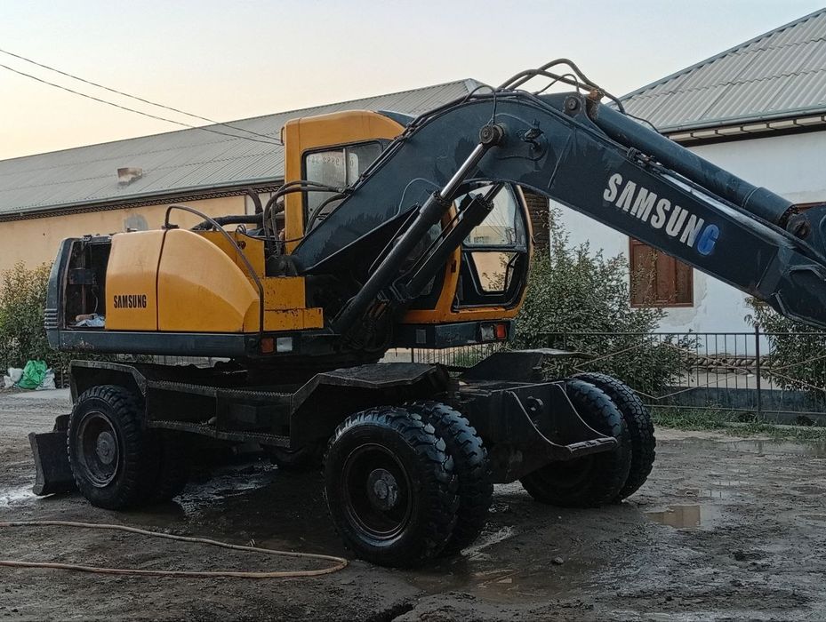Самсунг 132 екискаватор сотилади холати идял ишлабтурган техника .