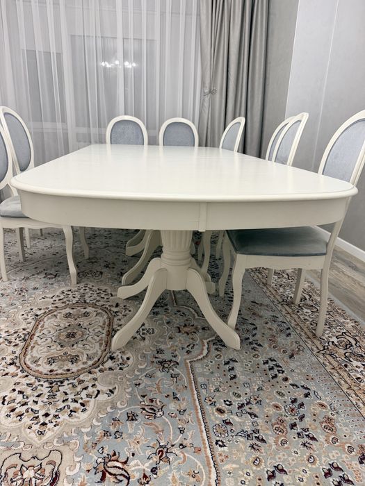 Гостинный стол из дерева